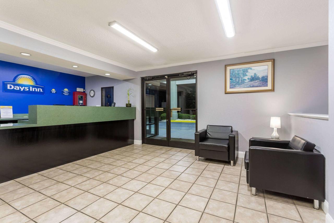 Days Inn By Wyndham Lugoff Kültér fotó