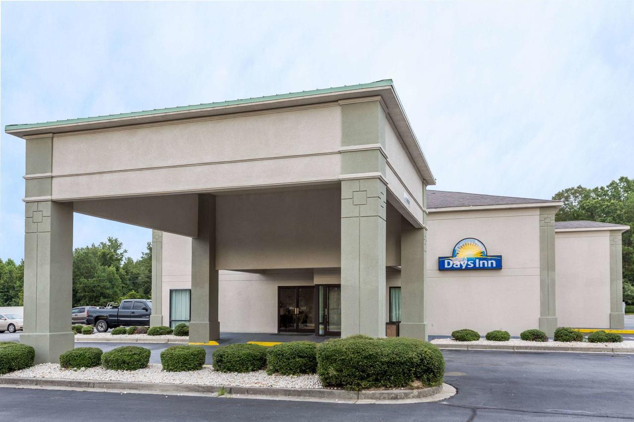 Days Inn By Wyndham Lugoff Kültér fotó